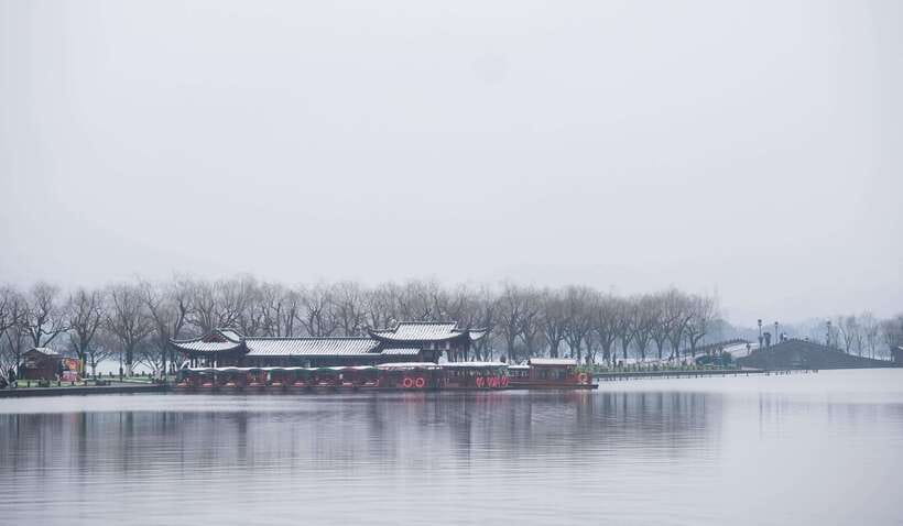 Hangzhou:Luxury West Lake Cruise+Santan Yinyue Island Ticket - Santan Yinyue Island and the Three Pools Mirroring the Moon