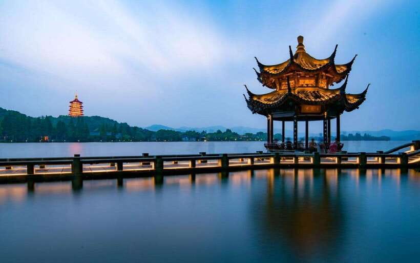 Hangzhou Private Day Trip by Bullet Train from Shanghai - West Lake by boat cruise, top ten scenic views, and how to get the most