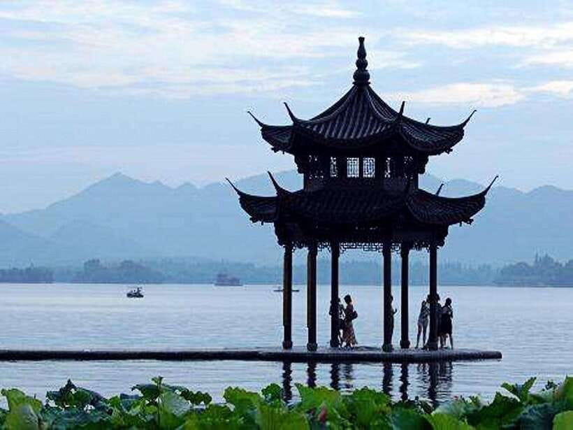Hangzhou Private One Day Trip from Shanghai by Bullet Train - Hefang Street: Snacks, Crafts, and a Southern Song Street Vibe