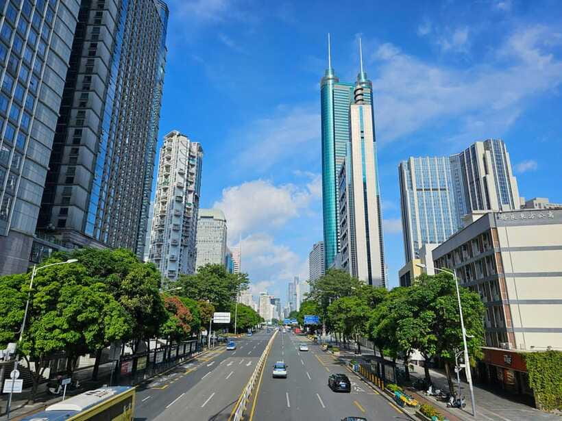 Historia and Entertain Tour of the Youngest City of China - The Shenzhen to Hong Kong and Beijing connection, explained without fog
