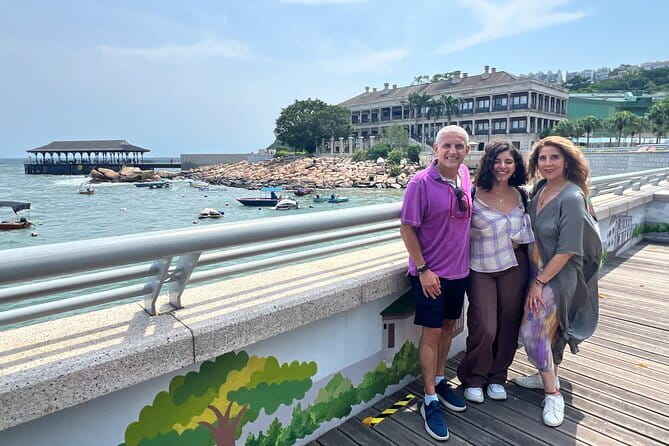 Hong Kong City Highlights and Hidden Gems by Private Car - Markets and neon streets: Mong Kok, Ladies Market, and fish for the cameras