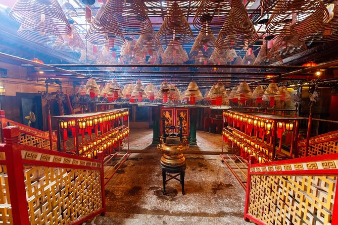 Hong Kong Day Tour: City Landmarks & Highlights - Starting at Hang Seng Bank and ending at the Clock Tower side