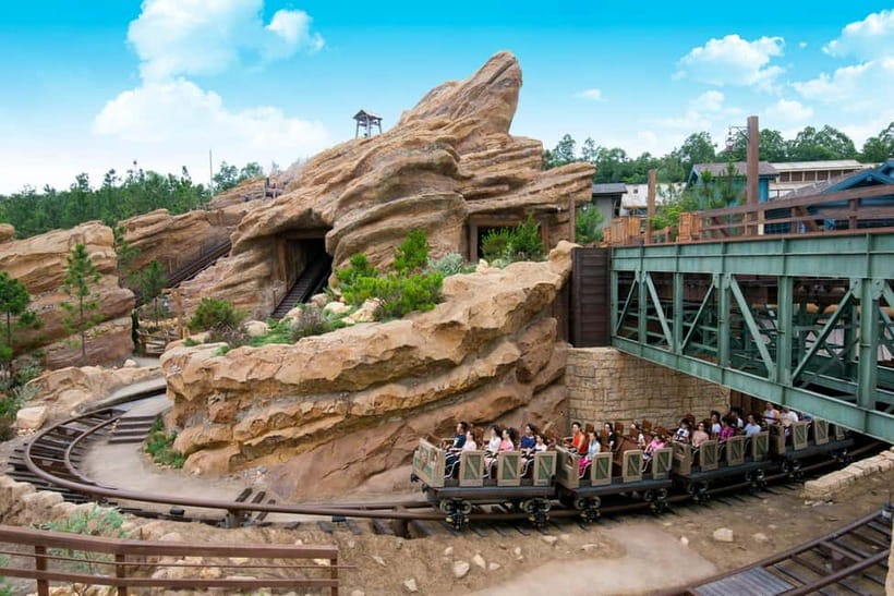 Hong Kong Disneyland: Non-Stop 2-Day Fun Ticket - Duffy & Friends Play Days Bonus: Free Castle Show Viewing Pass (When Eligible)