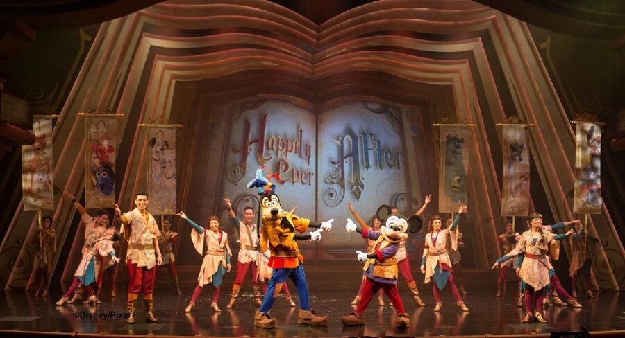 Hong Kong Disneyland Park Tickets - Friendtastic and the holiday party vibe from afternoon into night