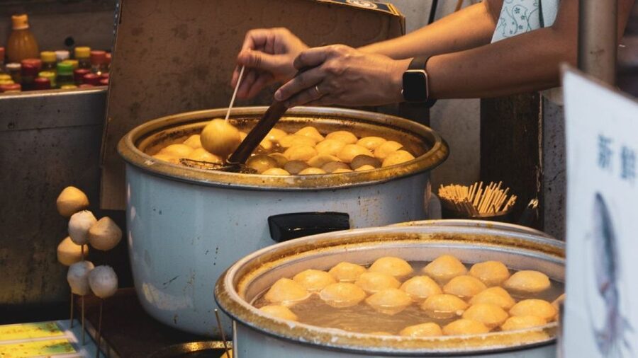Hong Kong: Dolphin Cruise, Big Buddha & Lantau Island Tour - The ride plan: express train, local bus, and a day that stays connected