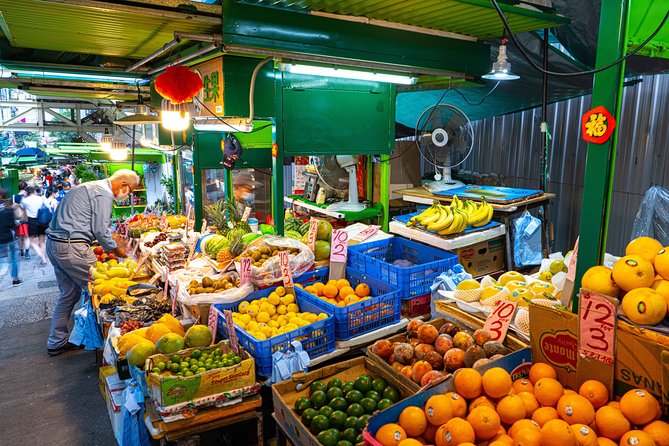 Hong Kong Food Tour: Central and Sheung Wan Districts - Stop at Graham Street Market: See the Old Wet Market Beat