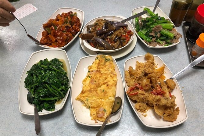 Hong Kong Guided Dinner + Laser Show Lounge Entry (2023) | 200+ booked - What You Actually Get: Street Snacks + Dinner + Laser Show Lounge