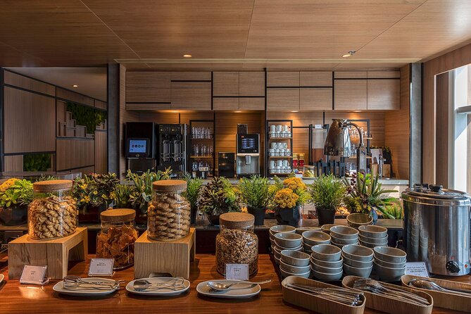 Hong Kong International Airport Plaza Premium Lounge Access - Key takeaways before you buy