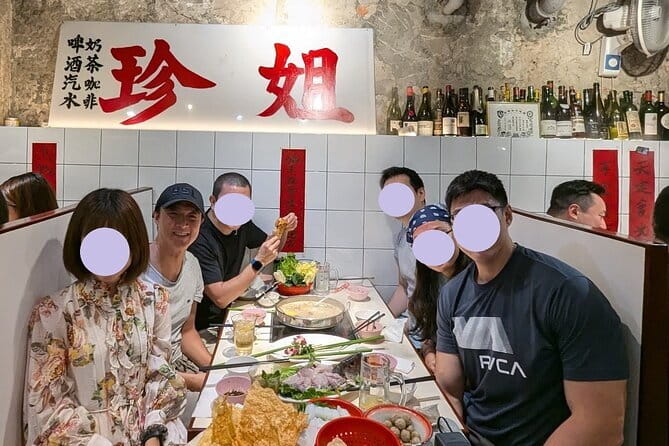 Hong Kong Pub Crawl at Lan Kwai Fong (LKF) - Professional photographer: the difference between remembering and just surviving