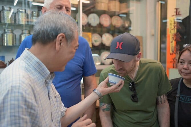 Hong Kong Street Food Tour with Locals - Dim Sum, Wonton & more - Central Hong Kong, simplified: 3 hours of street food with a local guide