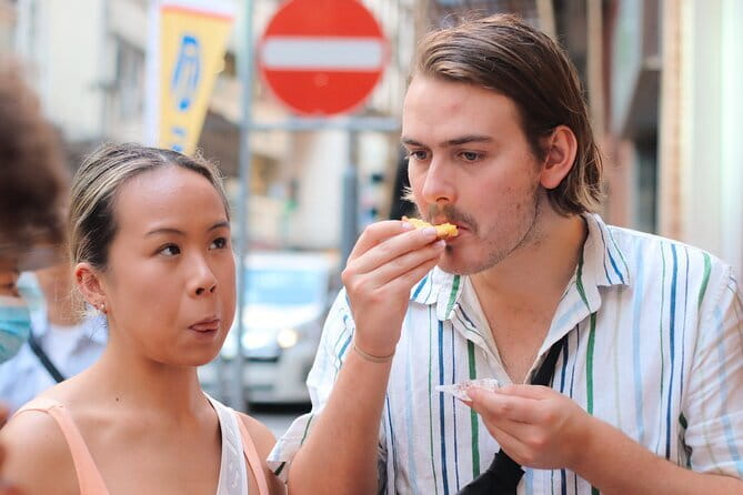 Hong Kong Street Food Tour with Locals - Dim Sum, Wonton & more - Wonton noodles at Queen’s Road Central, plus egg waffles at Central Market