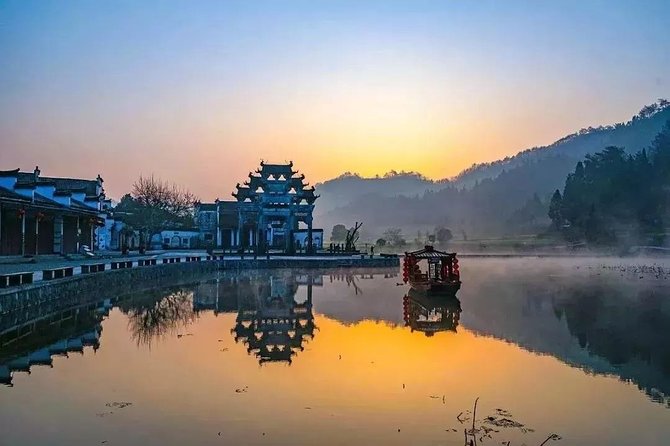 Hongcun Ancient Village Half-Day Private Tour from Huangshan - Arriving at Hongcun: going slow through a painter’s village