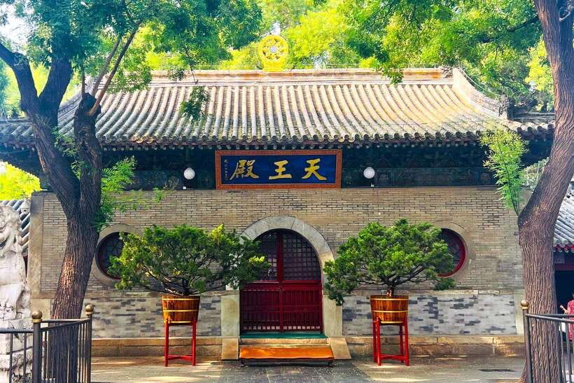 Hutong Walking Tour: Discover Real Beijing without Crowds - Miaoying Temple: A Quiet Moment for Photos and Stillness