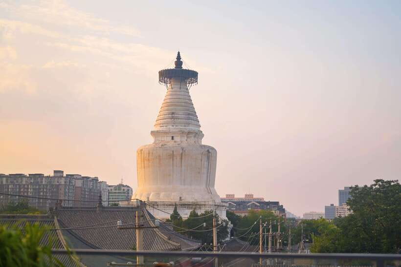 Hutong Walking Tour: Discover Real Beijing without Crowds - Hutong to Temples to Modern City Edges: How the Contrasts Work