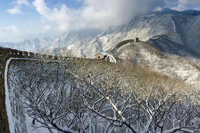 Layover Private Tour to Mutianyu Great Wall from Capital Airport ( PEK) - Lunch upgrade and guided wall walk, when they help most