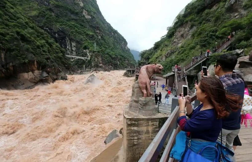 Lijiang to Shangri-La HuXiang Road Private Scenic Tour - A one-day route that connects two worlds: Lijiang and Shangri-La