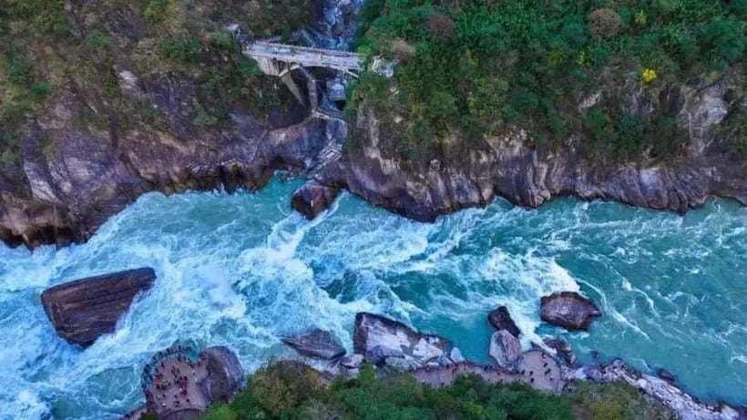 Lijiang to Shangri-La HuXiang Road Private Scenic Tour - Baishui Terrace: the frozen-water look of limestone