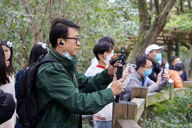LIVE Streaming: Meet Pandas at Chengdu Research Base of Giant Panda Breeding - The guide component: why an English-speaking panda expert changes the value
