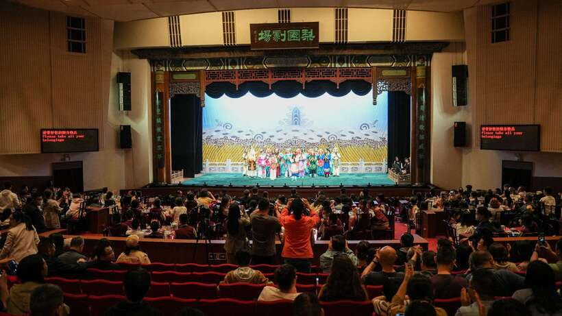 Liyuan Theater Beijing Opera Show Tickets - Costumes and makeup: the visual language you will read in real time
