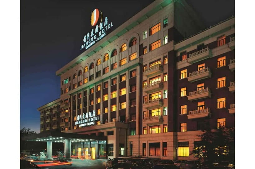 Liyuan Theatre Beijing Opera Show Tickets - The 30-minute lobby meet-up: how your night starts