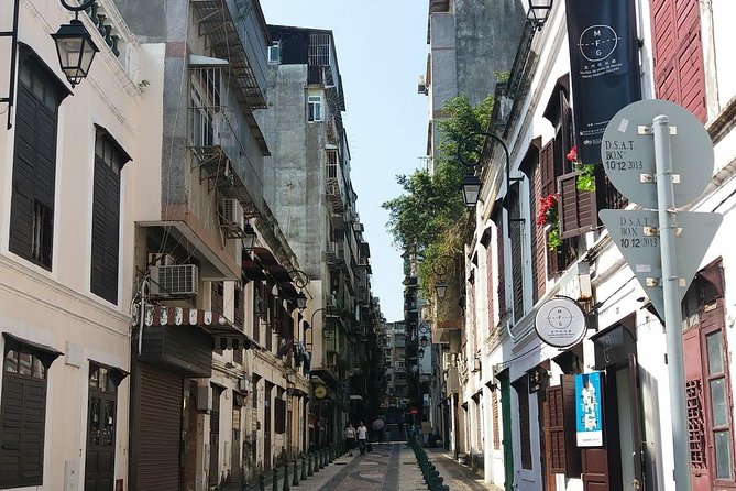 Macau|Private Sightseeing Tour with Local Driver-Guide - Price and value for small groups, and when extra hours help