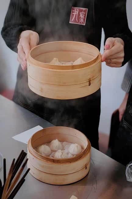 Make Soup Dumpling: Vegan or Pork in Shanghai Shikumen - The 18-fold pleat, where the class turns into a real lesson