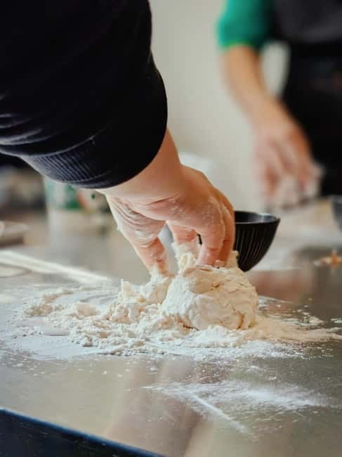 Make Soup Dumpling: Vegan or Pork in Shanghai Shikumen - Steaming, then eating with black vinegar and ginger