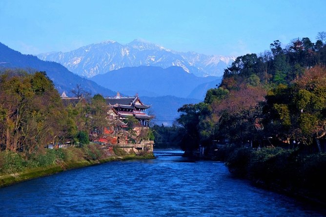 Mount Qingcheng and Dujiangyan Irrigation System Private Day Tour from Chengdu - Getting There in Comfort: Pickup, Private Vehicle, and the 6-to-8 Hour Rhythm
