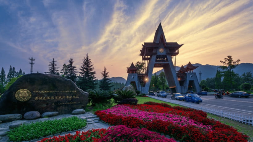 Mount Qingcheng Tour: Explore Serene and Sacred Taoist Site - Booking value: why $105 can work better than DIY