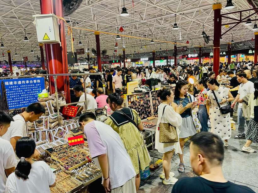 Night Market Haggling Adventure with an English Guide! - Key things I’d circle before you go