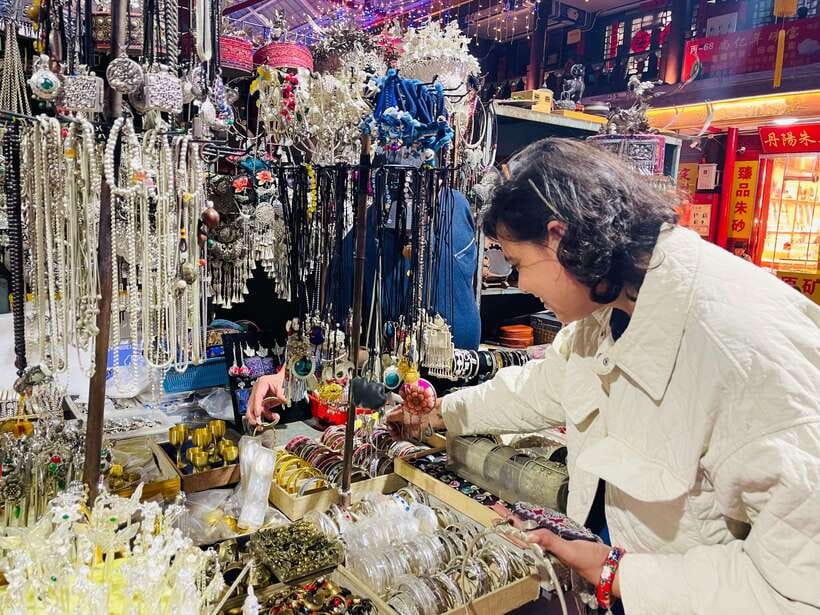 Night Market Haggling Adventure with an English Guide! - First Shopping Hour: Antiques Flavor, Crafts Choices, and How to Start Smart