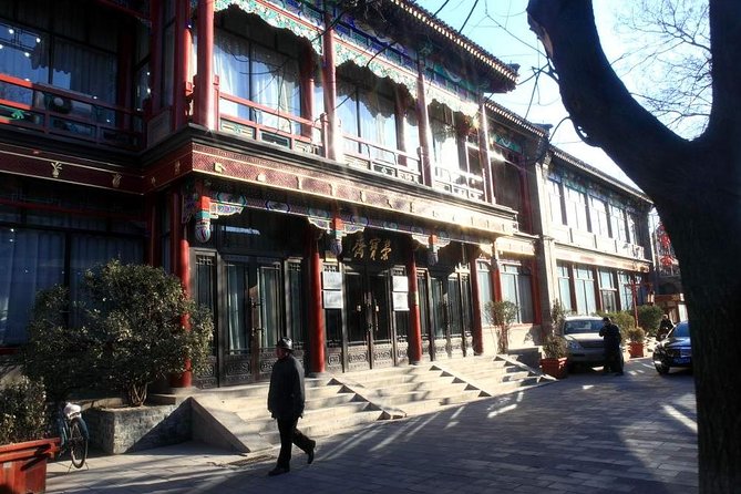 Private Beijing Markets Tour with Tea Tasting at Hongqiao Pearl Market - Panjiayuan Antique Market: 3,000 stalls and a real bargain mindset