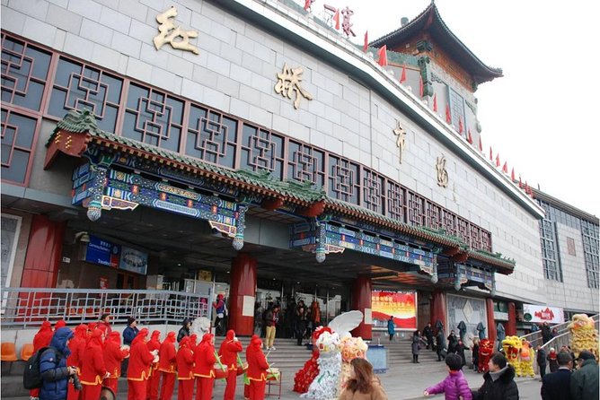 Private Beijing Markets Tour with Tea Tasting at Hongqiao Pearl Market - Hongqiao Pearl Market plus a tea tasting that breaks up the noise