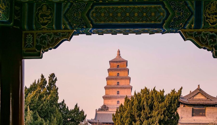Private Big Wild Goose Pagoda Buddhism Walking Tour - North Square first, then Da Cien Temple through the Morning Clock and Fountain