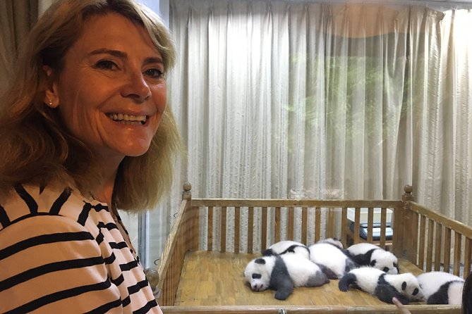Private Chengdu Highlights Day Trip: Panda Base and City from Chongqing by Train - Giant Panda Breeding Research Base: Best Moments and the Heat Reality