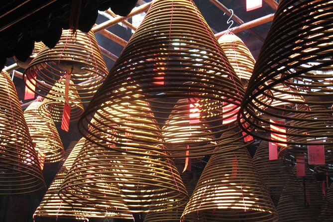 Private custom tour of Hong Kong - 3 hours - Mong Kok markets: for food, texture, and fast city life
