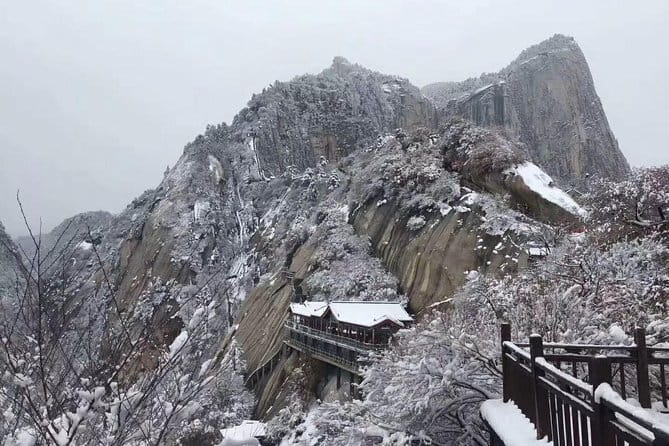 Private Day Tour of Mountain Huashan from Xi'an - Stop 1: Mount Huashan, guided time on the main peaks and cliff routes