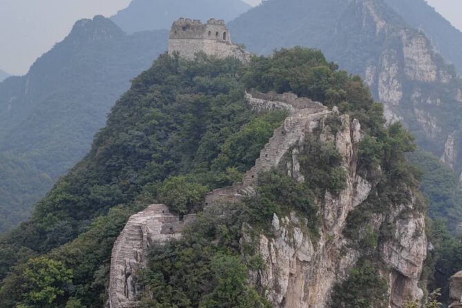 Private Great Wall Hiking Tour: Jiankou to Mutianyu - Reaching the junction: where the wall changes tone