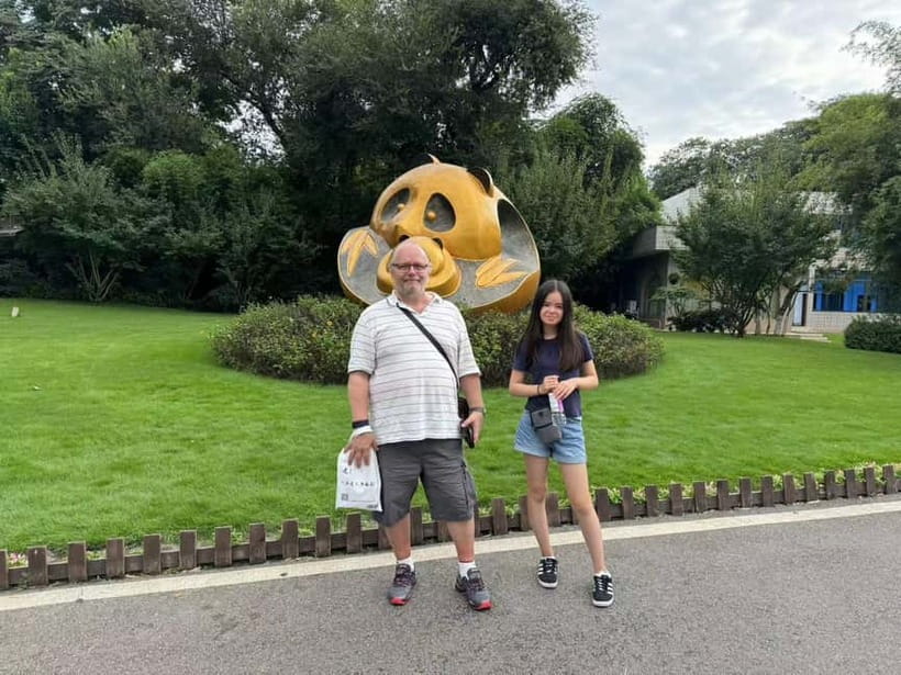 Private Half-Day Tour to Chengdu Panda Base - Beating the crowd without fighting for a viewpoint