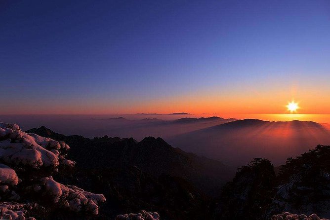 Private Photography Day Tour of Huangshan Yellow Mountain - Working with your guide to get the right angles and light