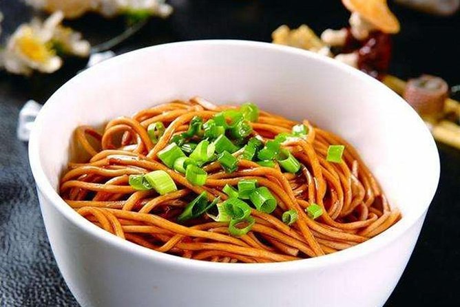 Private Shanghai Evening Street Food Walking and Cruise Tour - Why this Shanghai evening hits the sweet spot for first-timers