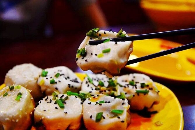 Private Street Food Walking Tour with Shanghai Tower Option - Stop 2: Old Town bazaar walk, Ming and Qing details, and the lake tea house