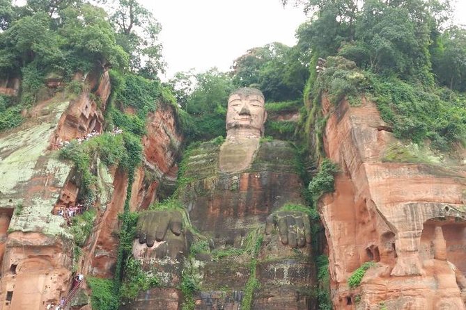 Private Tour of Chengdu Panda Center and Leshan Giant Buddha - Leshan Giant Buddha: Boat Views Versus a Climb for More Payoff
