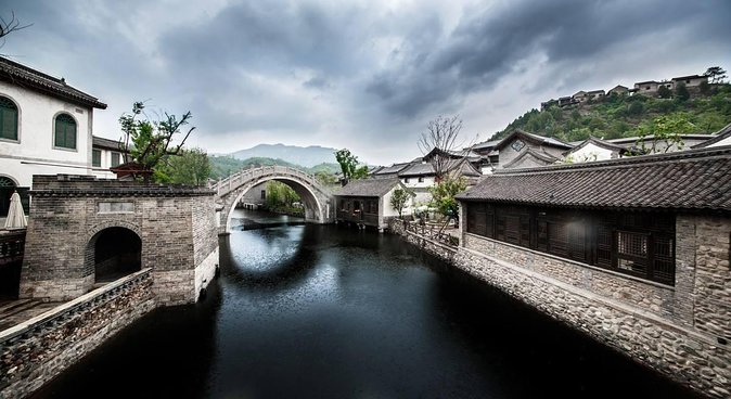 Private Tour to Gubei Water Town and Simatai Great Wall with Cable Car and Lunch - The drive out of Beijing: hotel pickup, A/C comfort, and story time