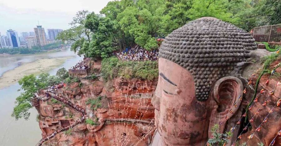 Private Tour to Leshan Giant Buddha & Huanglongxi Old Town - Snacks and shopping, plus how to negotiate without stress
