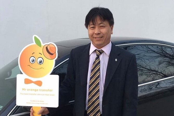 private transfer from Wusongkou CruisePort to Disneyland and back - The Pickup Routine: Why the Name Sign and Driver Photos Matter