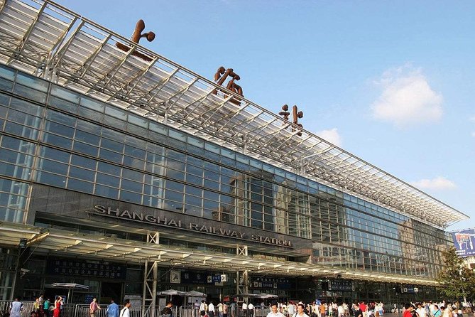 Private Transfer to Shanghai Railway Station from City Hotels or Outskirts - Pickup Timing, Private Vehicle, and How the Driver Gets You There