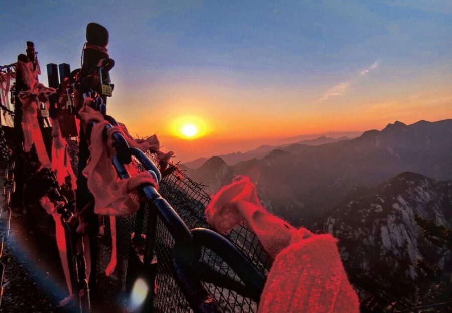 Private Xian Mt. Huashan Adventure Tour: Explore in Your Own - Gold Lock Pass, a Small Ritual With Big Meaning