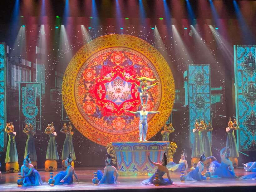 Red Theatre Beijing Acrobatics Show Ticket - Timing: why arriving 20 minutes early is not overkill