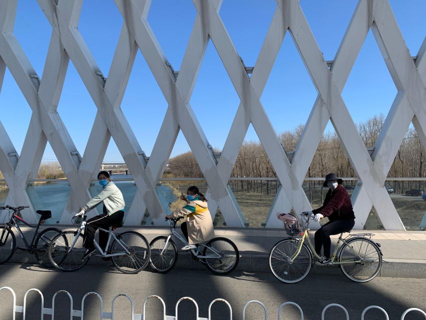 Riverside Cycling With A Native - Getting There: Hualikan Exit A, Then a Quick Electric Car Transfer